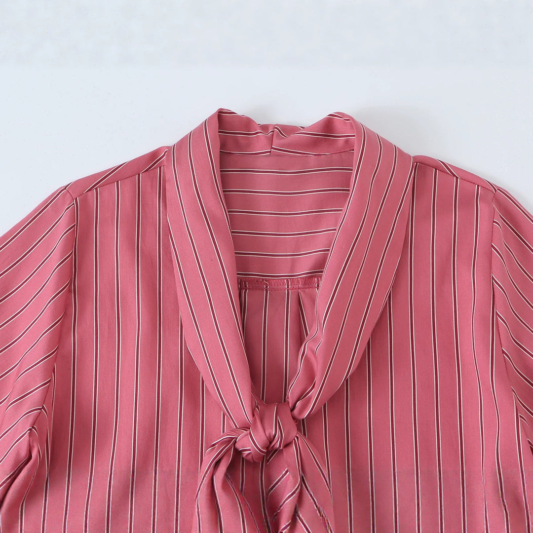 Women's blouse with bow collar, continuous button placket and balloon sleeves Mune Fashion