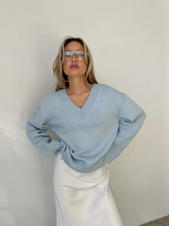 Women’s oversized fine knit sweater with deep V-neckline, ribbed cuffs and loose silhouette Mune Fashion