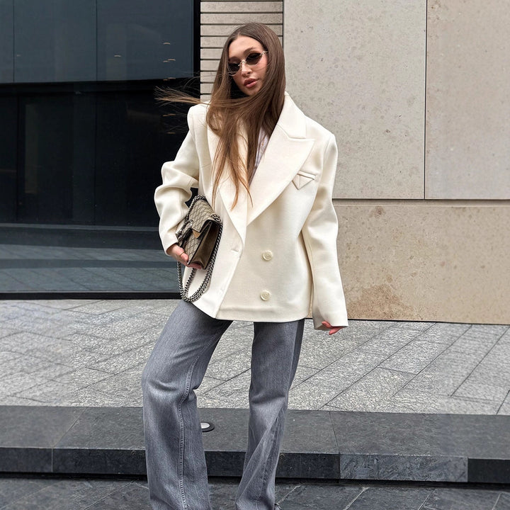 Women's Oversized Double-Breasted Short Blazer in Cocoon Cut made of Wool Blend Mune Fashion