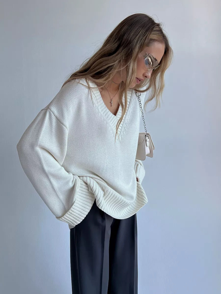 Women’s oversized fine knit sweater with deep V-neckline, ribbed cuffs and loose silhouette Mune Fashion