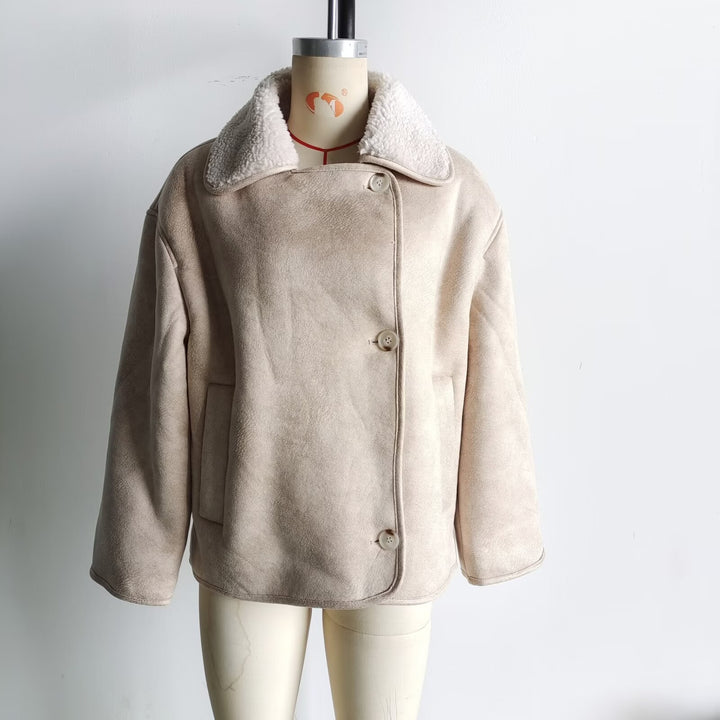 Women's short lambskin imitation blouson with teddy lining, shirt collar, and patch pockets Mune Fashion