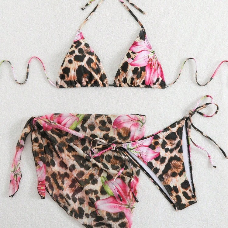 Women's bikini set with elegant leopard pattern and playful floral details Mune Fashion