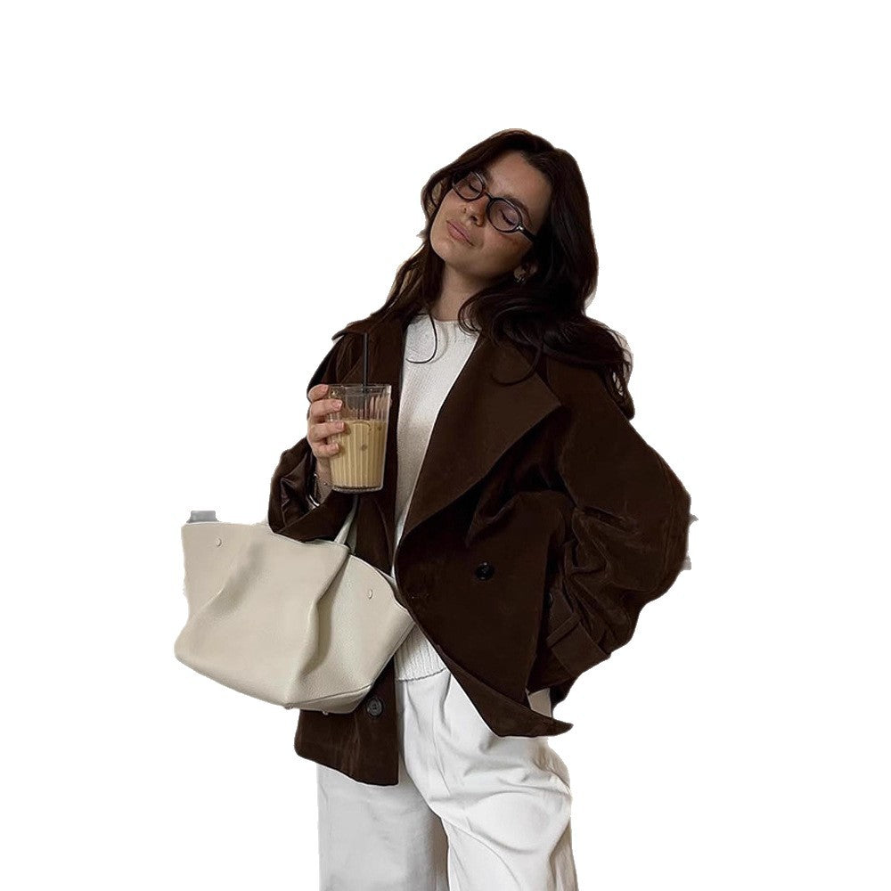 Women's short trench coat in suede look with wide lapels and boxy silhouette Mune Fashion