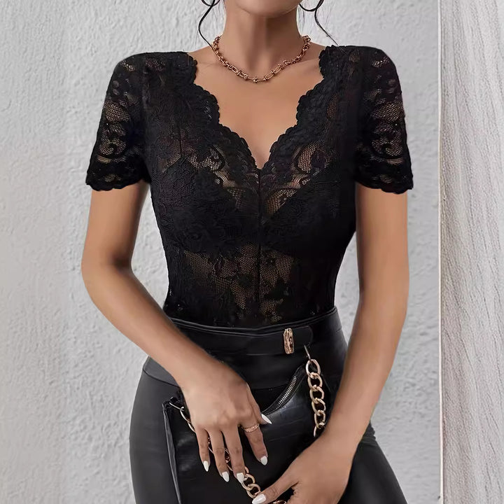 Women nan figure-hugging lace body with deep neckline and short sleeves Mune Fashion