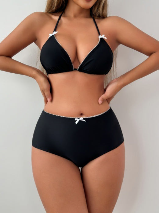 Ladies High-Cut Bikini with Fine Details Mune Fashion