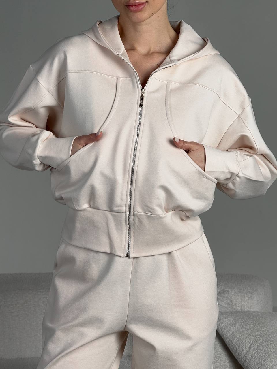 Women's short cut zip hoodie with dropped shoulder, deep side pockets and elastic hem Mune Fashion