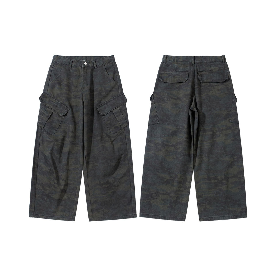 Women's High-Cut Cropped Cargo Pants in Utility Style with Large Flap Pockets