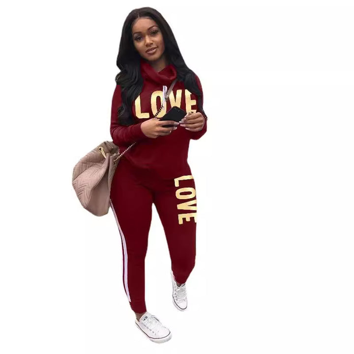 Women's sporty hoodie sweatshirt set with gold print and high-waist joggers Mune Fashion