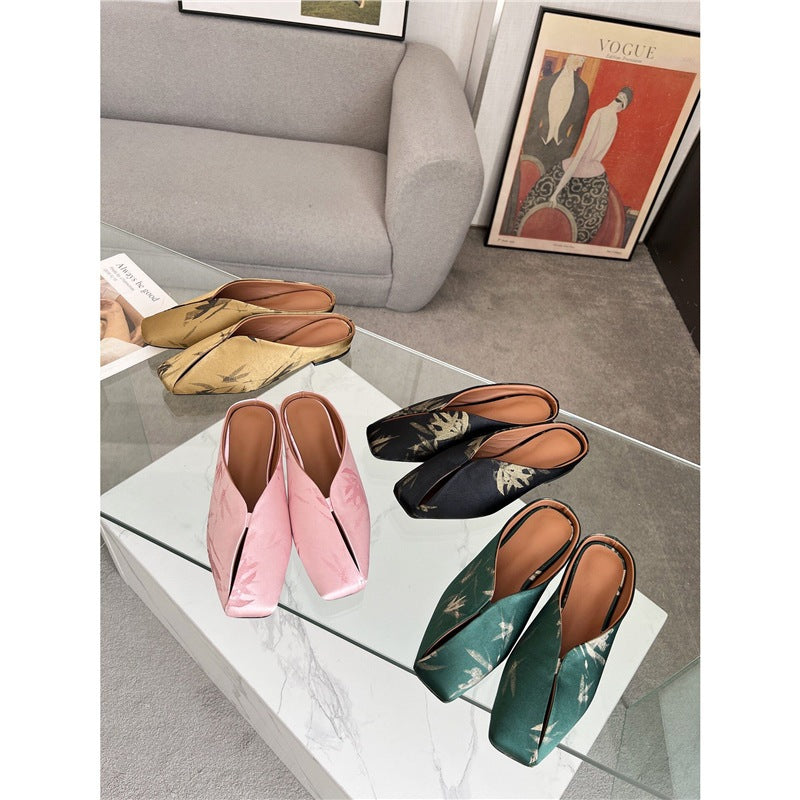 Women's pointed toe jacquard mules with floral metallic pattern and flat heel Mune Fashion
