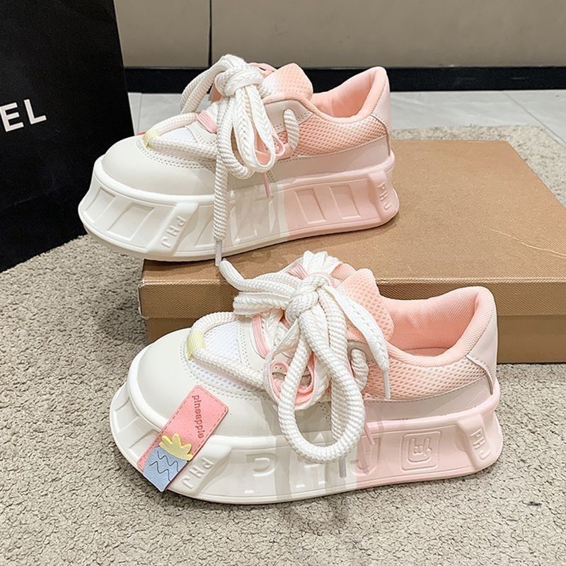 Women's sporty sneakers with playful design and stunning sole Mune Fashion