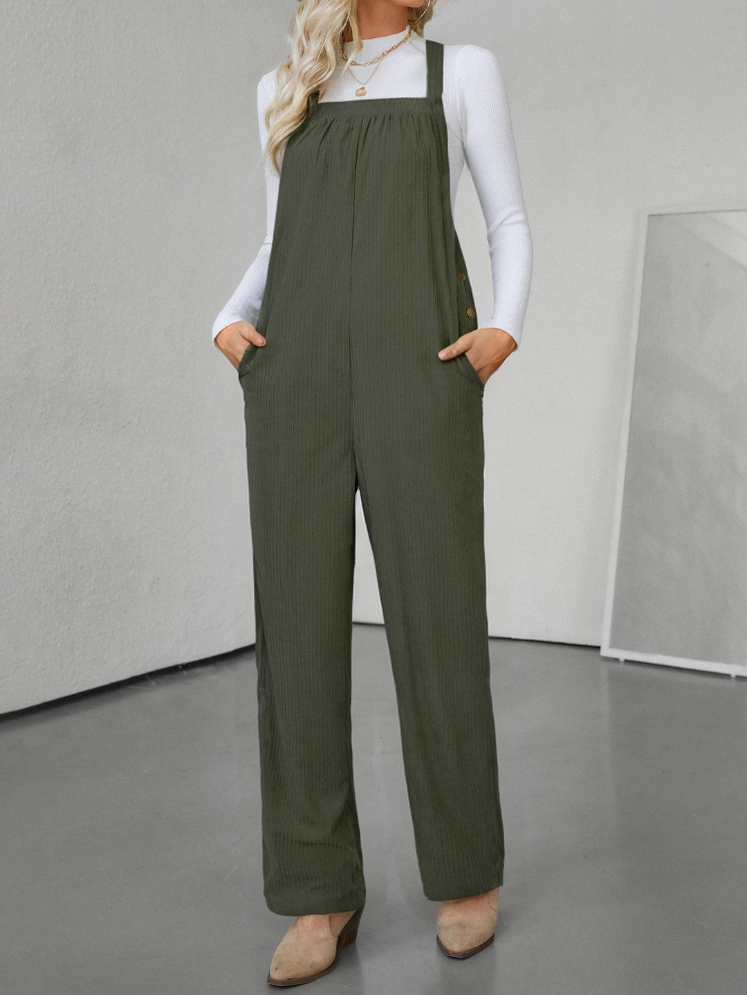 Women's corduroy overalls with wide leg, bib and side button placket Mune Fashion
