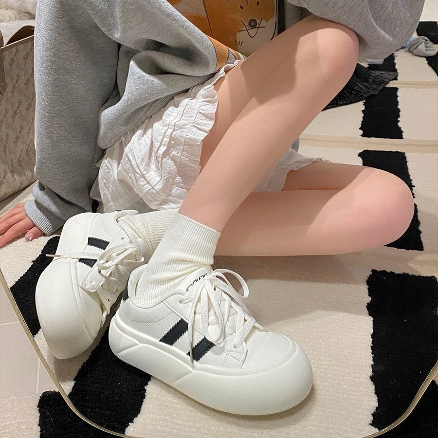 Women’s Sporty Sneakers with Padded Lining and Non-Slip Sole Mune Fashion