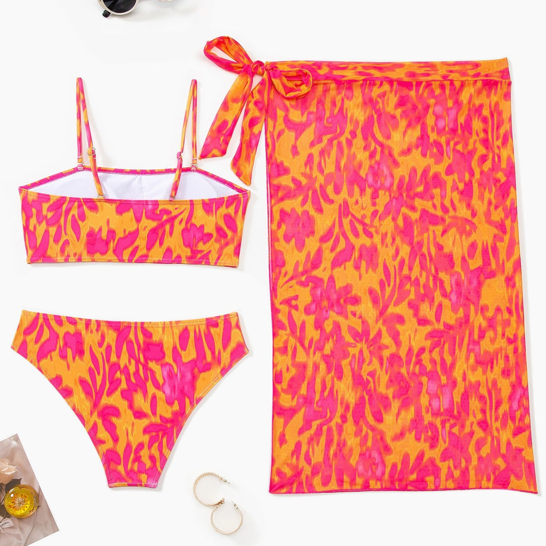 Women's bikini set with fashionable bandeau top and high-cut bottoms Mune Fashion