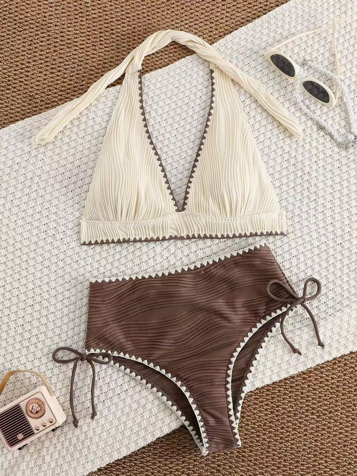 Women's bikini set with deep V-neck and high-waisted pants Mune Fashion