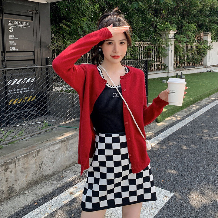 Women's Short-Cut Fine Knit Cardigan with Round Neckline and Boxy Fit Mune Fashion