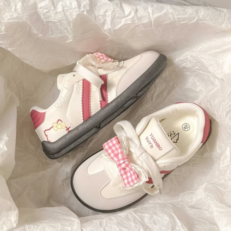 Women's sporty sneakers with unique animal motifs and decorative lacing Mune Fashion