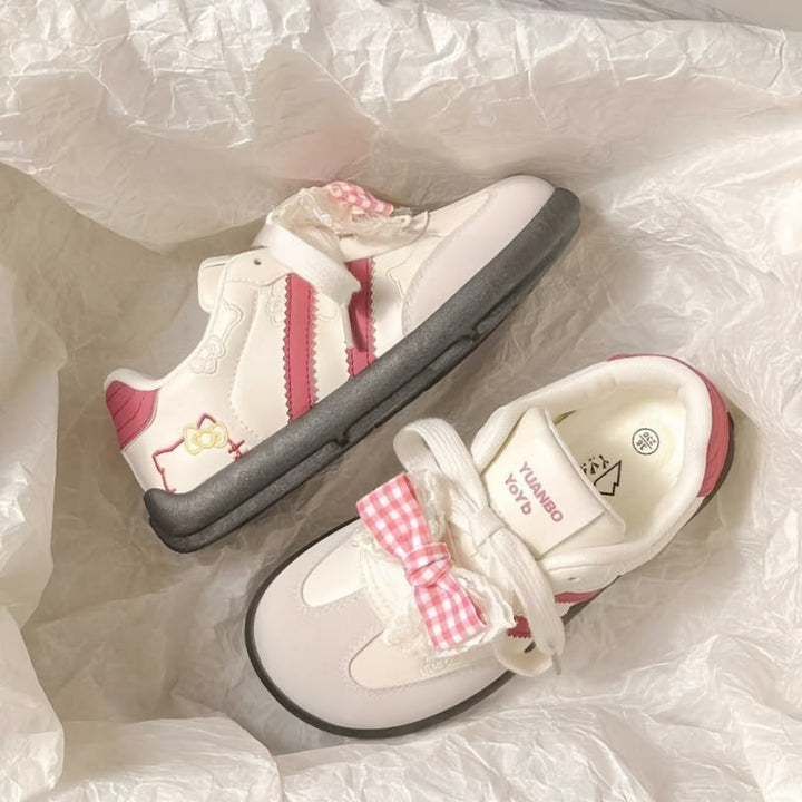 Women's sporty sneakers with unique animal motifs and decorative lacing Mune Fashion