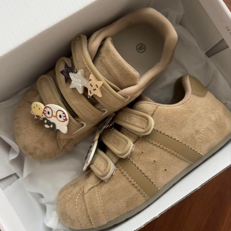 Women's sneakers with adjustable Velcro and playful applications Mune Fashion