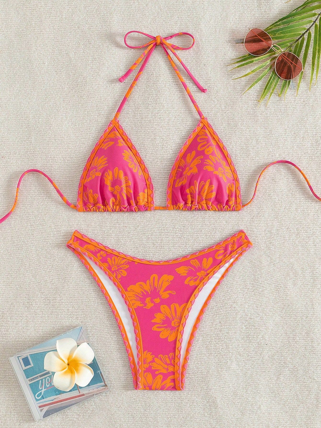 Women Triangle Bikini with Playful Floral Pattern Mune Fashion