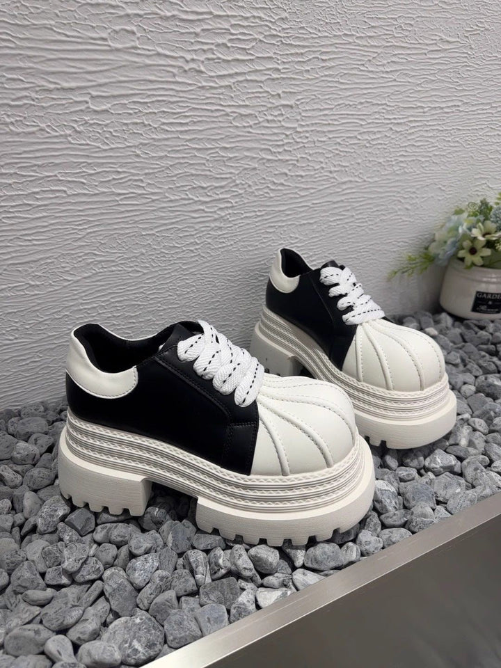 Ladies Fashionable Chunky Sneakers with Robust Platform Sole Mune Fashion