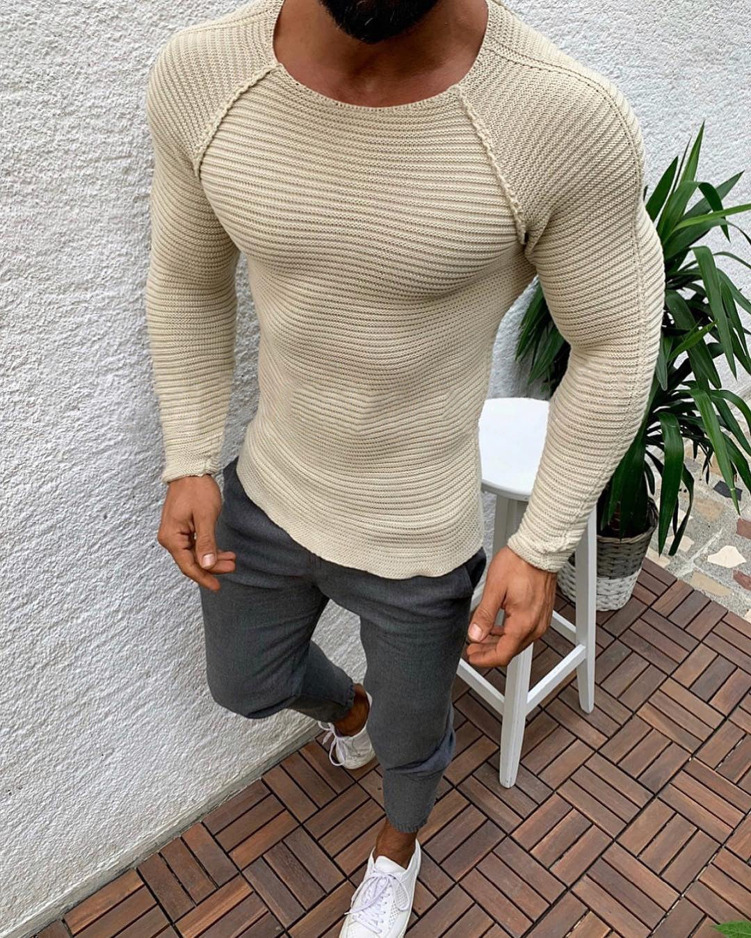 Men's fitted knitted pullover with raglan sleeves and elastic structure Mune Fashion