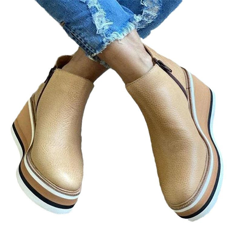 Damen Keilabsatz-Stiefeletten mit Plateau, Slip-On-Design und weichem Lederfinish Mune Fashion