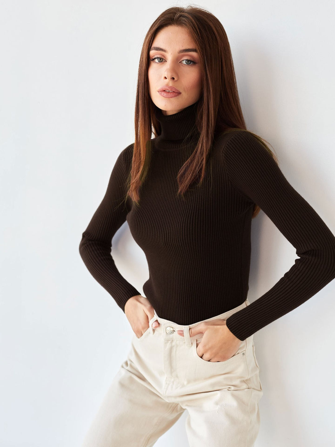 Women's Figure-Hugging Ribbed Roll Neck Sweater Mune Fashion
