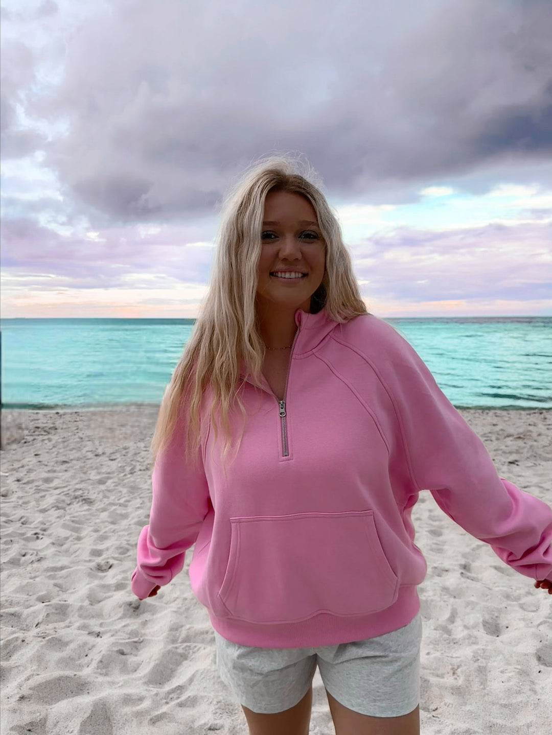 Women's oversized hoodie with short zipper, kangaroo pocket, and lightweight fleece lining Mune Fashion