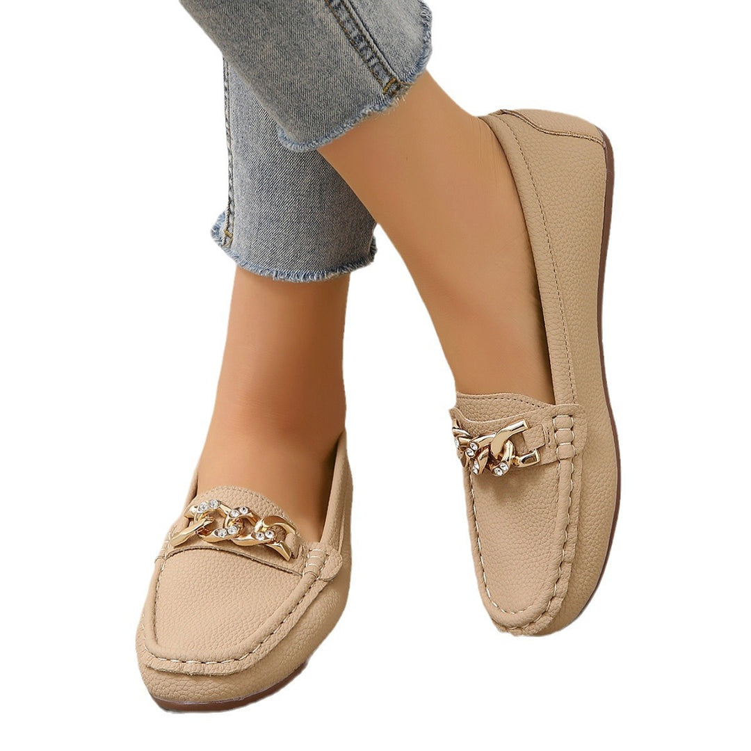 Women's Flexible Moccasin Slipper with Padded Comfort Insole and Decorative Metal Chain Mune Fashion