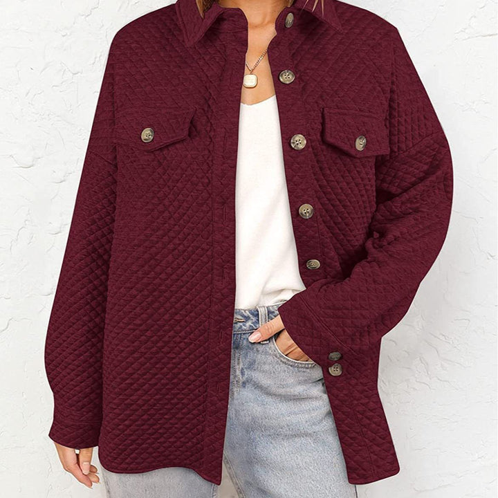 Women's quilted transitional shirt jacket with oversized cut, chest patches, and button placket Mune Fashion