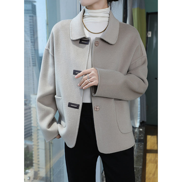 Ladies short coat made of wool blend with shirt collar, boxy silhouette and side pockets Mune Fashion