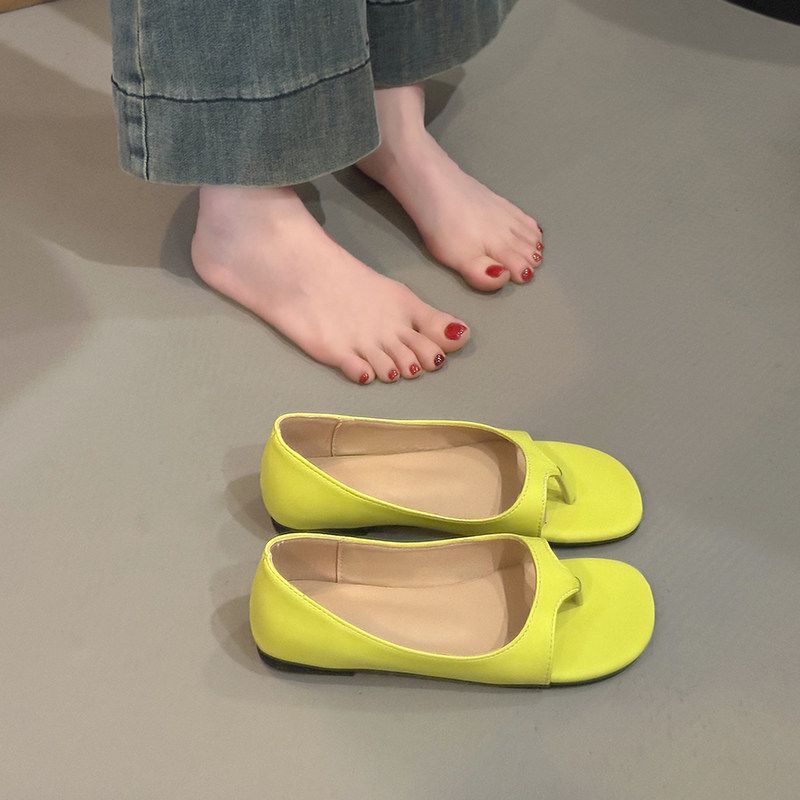 Women Flat Slip-On Sandals with Toe Ring and Soft Comfort Insole Mune Fashion