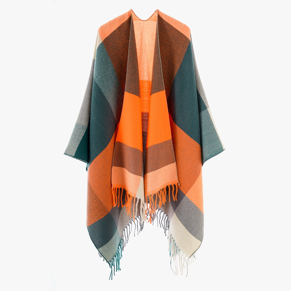 Women's wrap cape made of wool blend with check pattern and fringes Mune Fashion