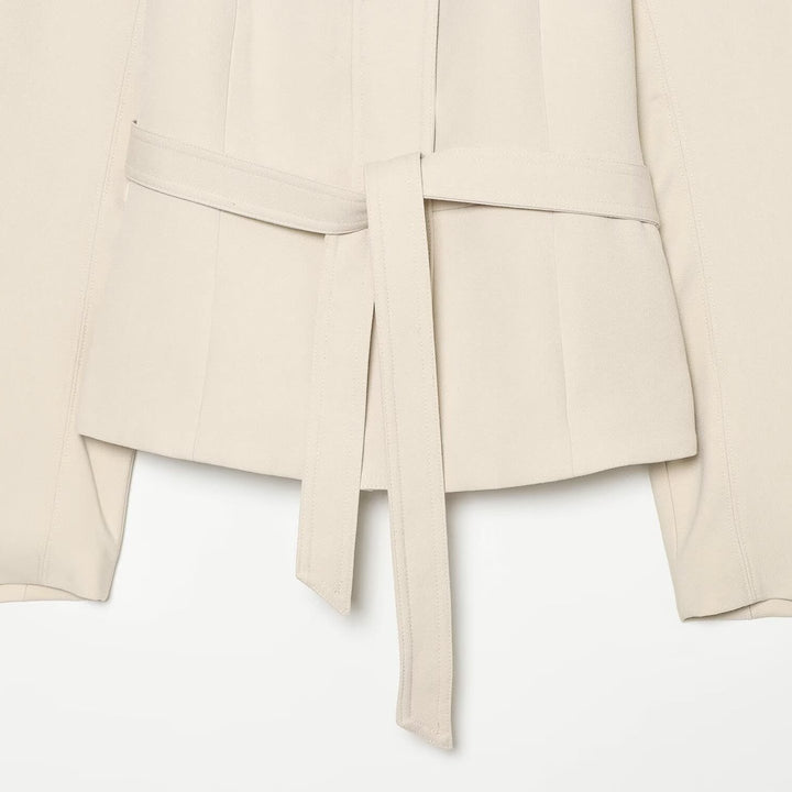 Women's cropped jacket in minimalist trench style with wide shirt collar and tie belt Mune Fashion