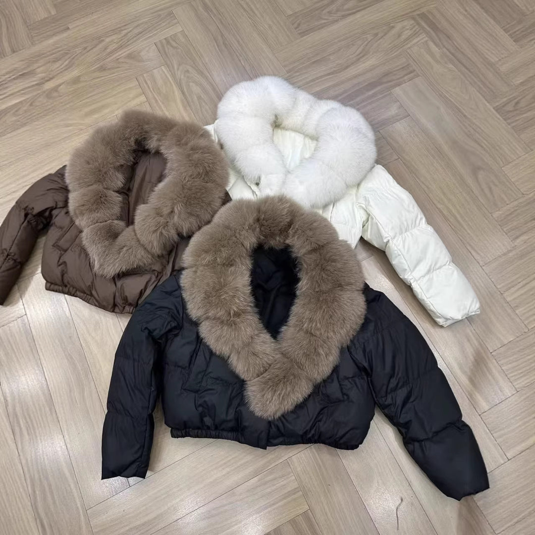 Women's short cut boxy puffer jacket with extra large faux fur collar and shape-stable hem Mune Fashion