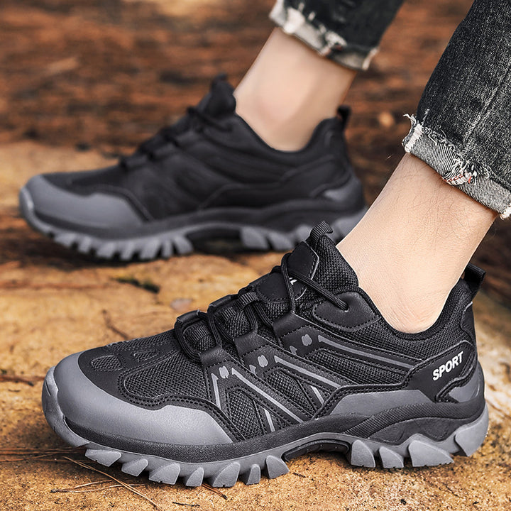 Men's robust trail trekking shoe with water-repellent membrane, reinforced toe cap and grippy terrain running sole Mune Fashion