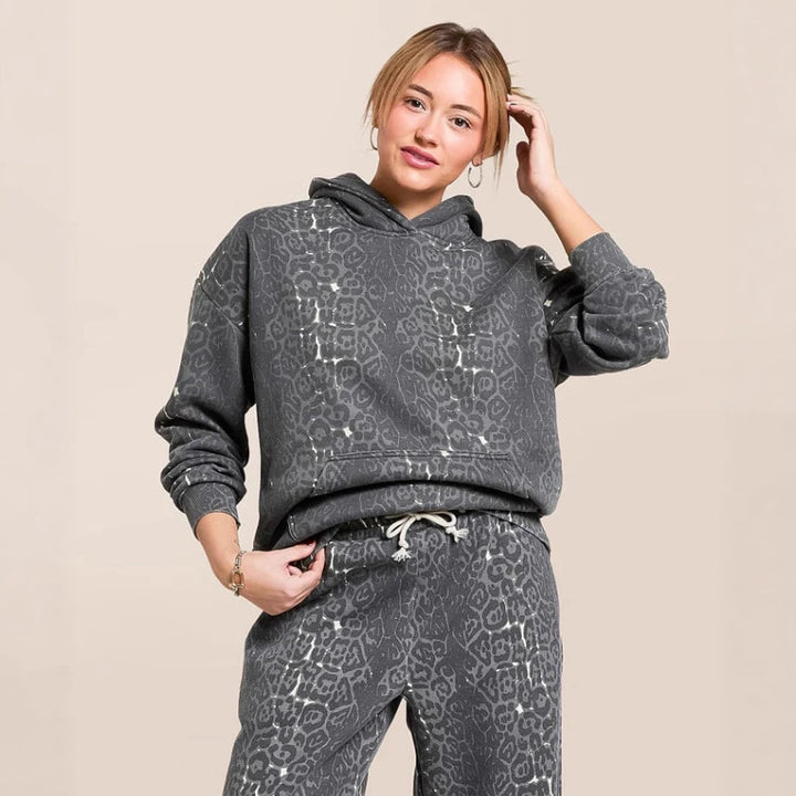 Women's two-piece leisure set with oversized hoodie and loose comfort pants made of brushed sweat with animal print Mune Fashion