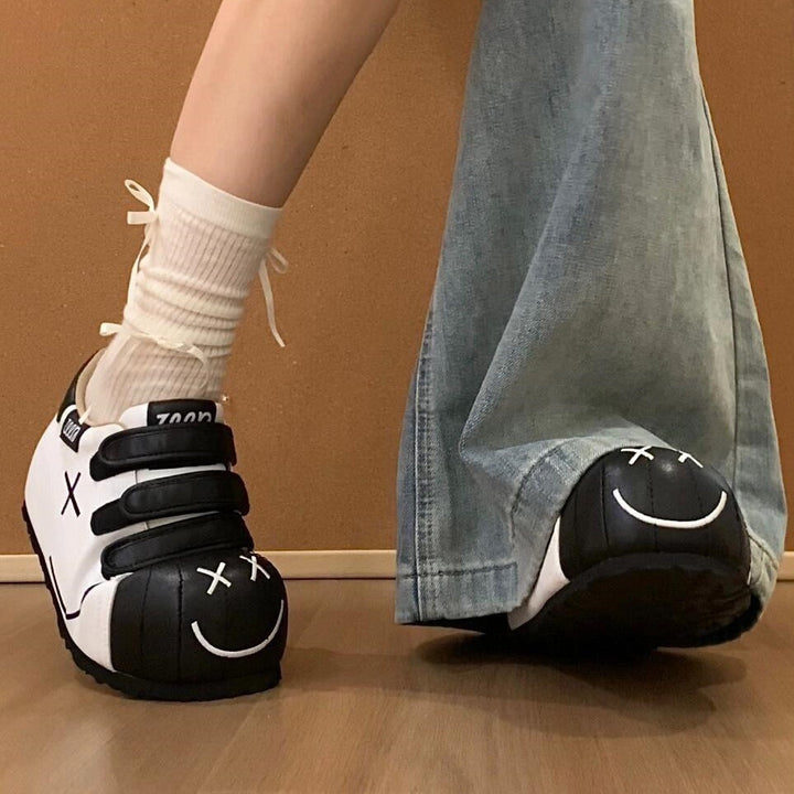 Women sneakers with practical Velcro closure and playful design Mune Fashion