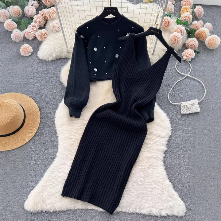 Ladies knitted dress with elegant V-neck Mune Fashion