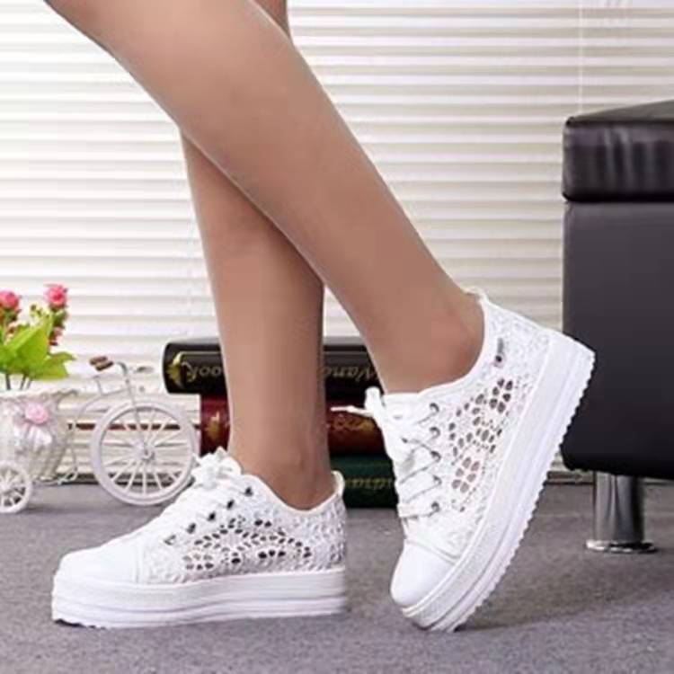 Women's sneakers with crocheted lace upper and lightweight platform sole Mune Fashion