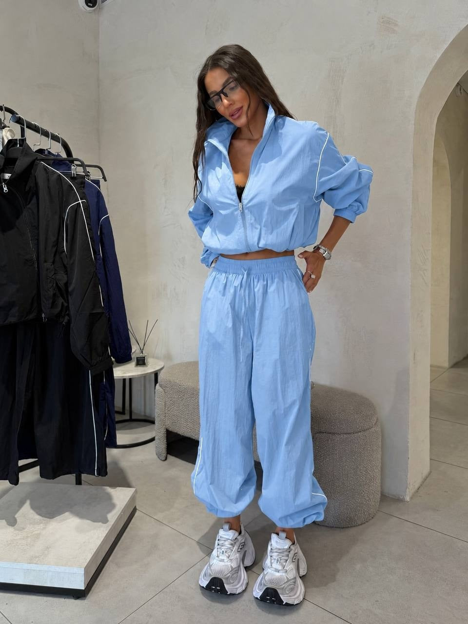 Women Short-Cut Windbreaker Set with Loose Track Pants and Contrast Piping Mune Fashion