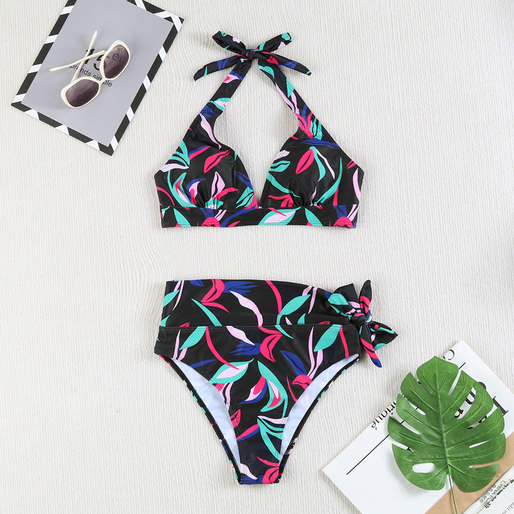 Women's triangle bikini with adjustable ties and floral design Mune Fashion