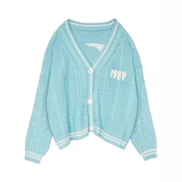 Women's short knitted V-neck cardigan with cable pattern and mother-of-pearl buttons Mune Fashion