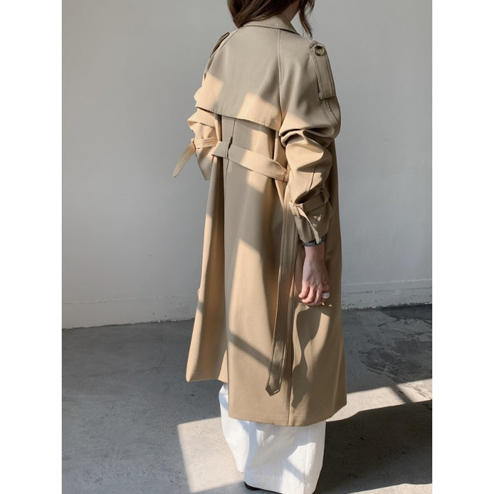 Women's long double-breasted trench coat with shoulder flaps and waist belt Mune Fashion