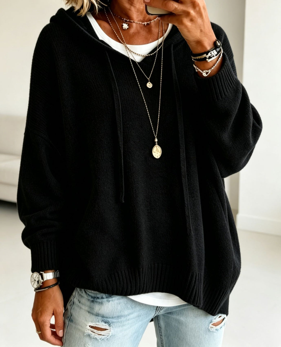 Women's Oversized Hoodie made of soft fine knit with decorative V-neck Mune Fashion