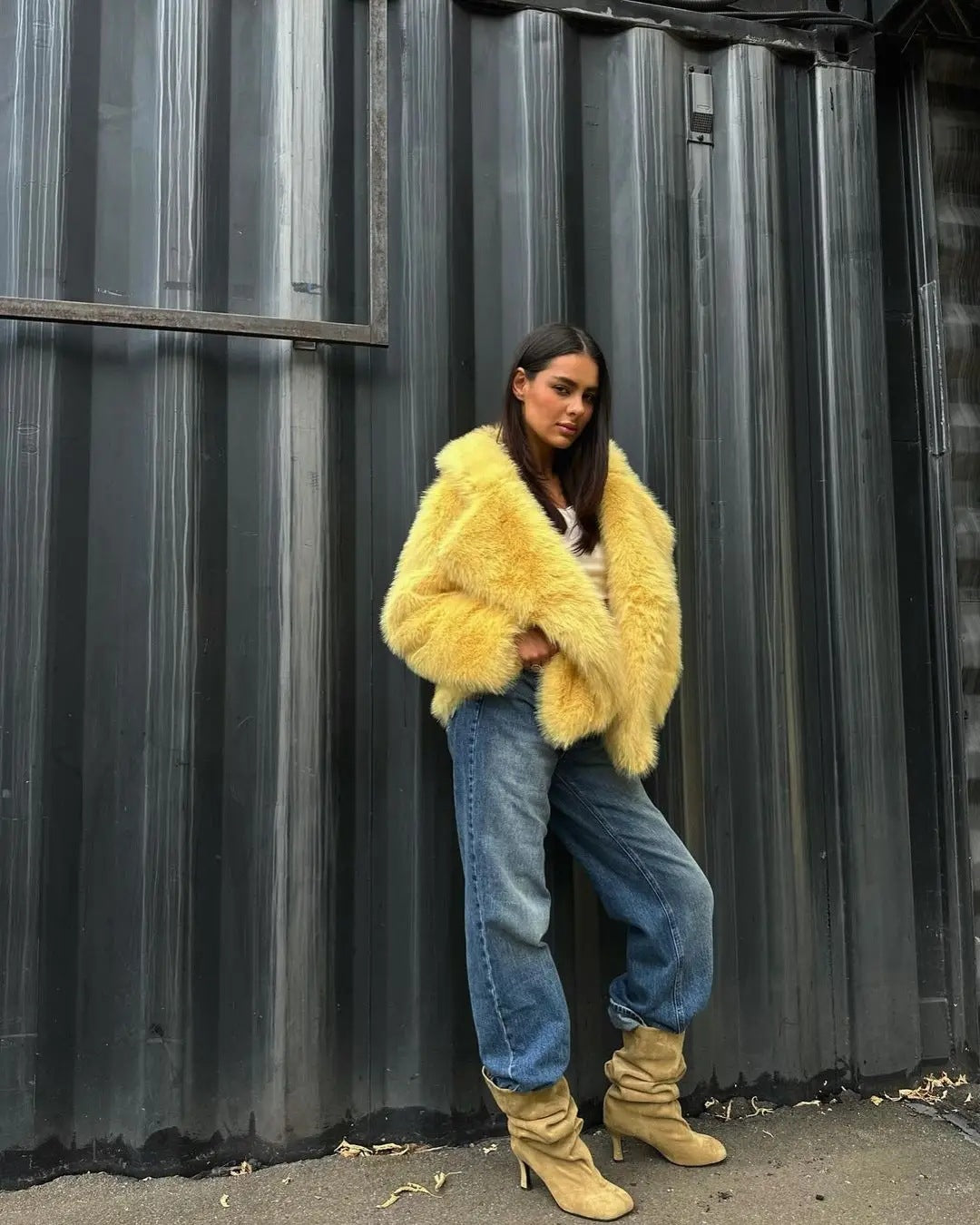 Ladies short jacket made of dense artificial fur with generous shawl collar Mune Fashion