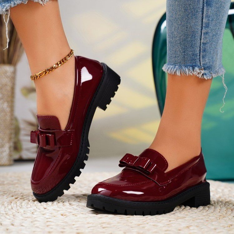 Women’s elegant patent plateau loafers with decorative bow and profiled rubber sole Mune Fashion