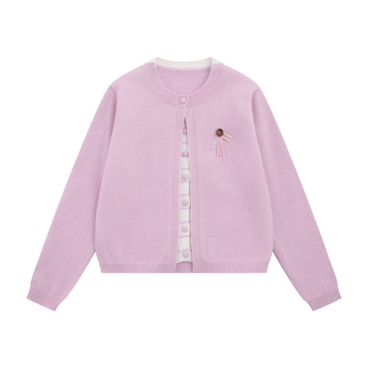 Ladies fine knit cardigan with round neckline, concealed button placket, and decorative brooch Mune Fashion