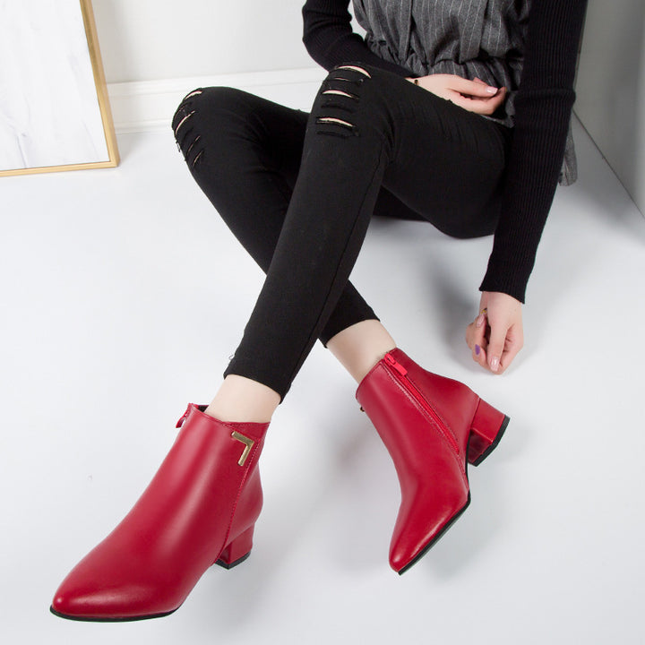 Ladies' pointed ankle boots in smooth leather look with subtle metal corner appliqué and padded insole Mune Fashion