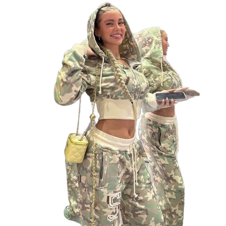 Ladies Stylish and Comfortable Tracksuit Set with Short Hoodie and Jogging Pants Mune